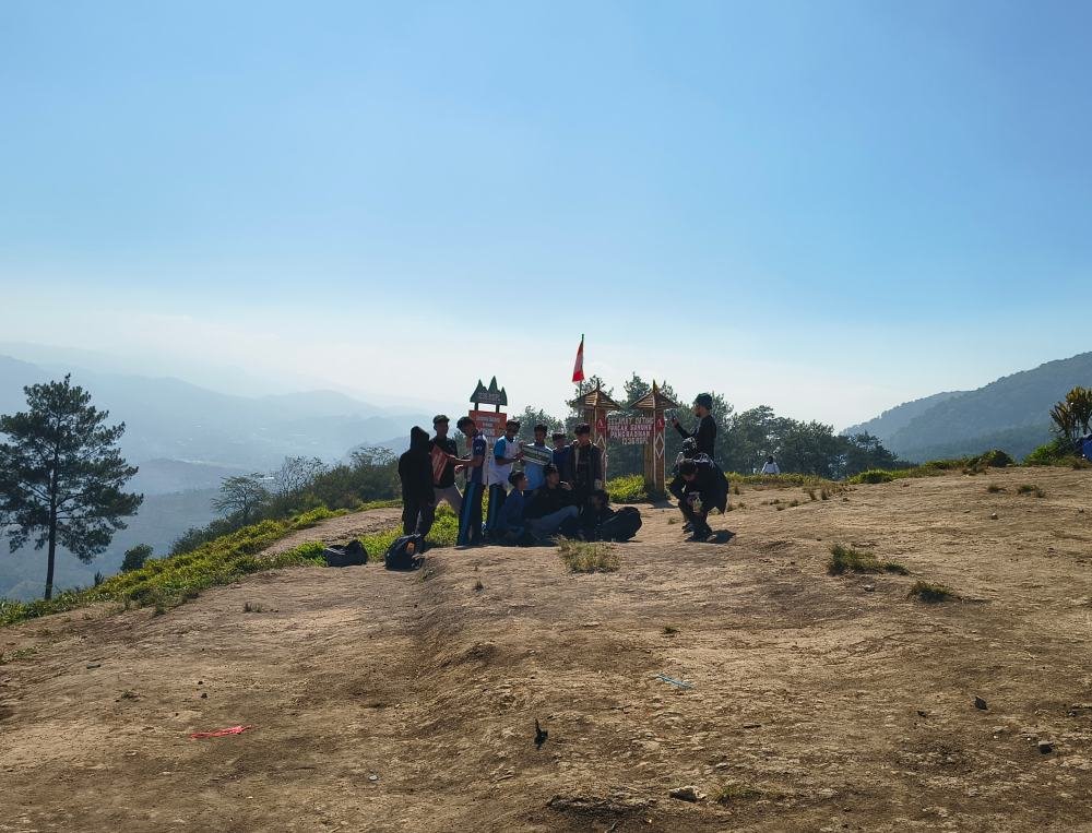 Menapaki Puncak Gunung Pangradinan: Belajar Sabar, Mandiri, dan Peduli — foto 3