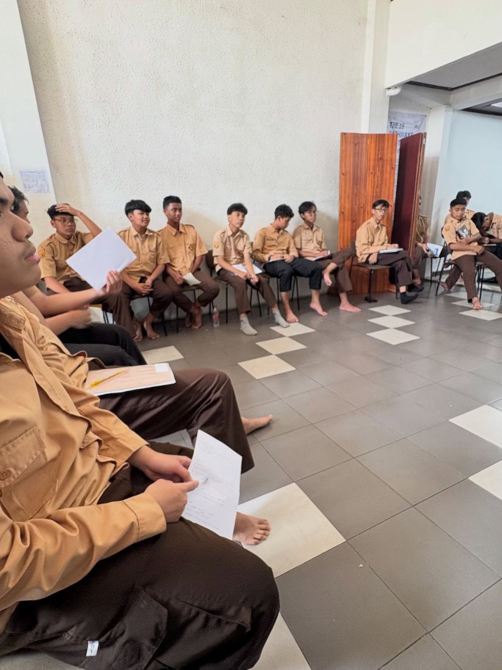 IBS Talk: Siswa SMA Presentasi dalam Bahasa Inggris — foto 3