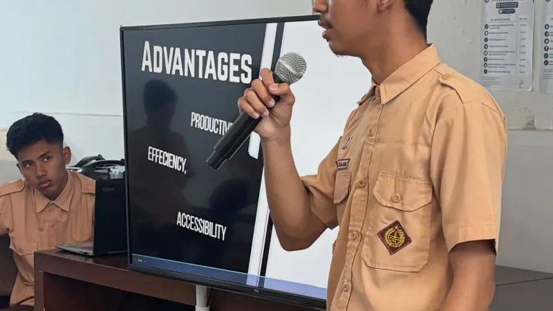 IBS Talk: Siswa SMA Presentasi dalam Bahasa Inggris