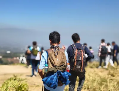 Hiking Puncak Gunung Pangradinan